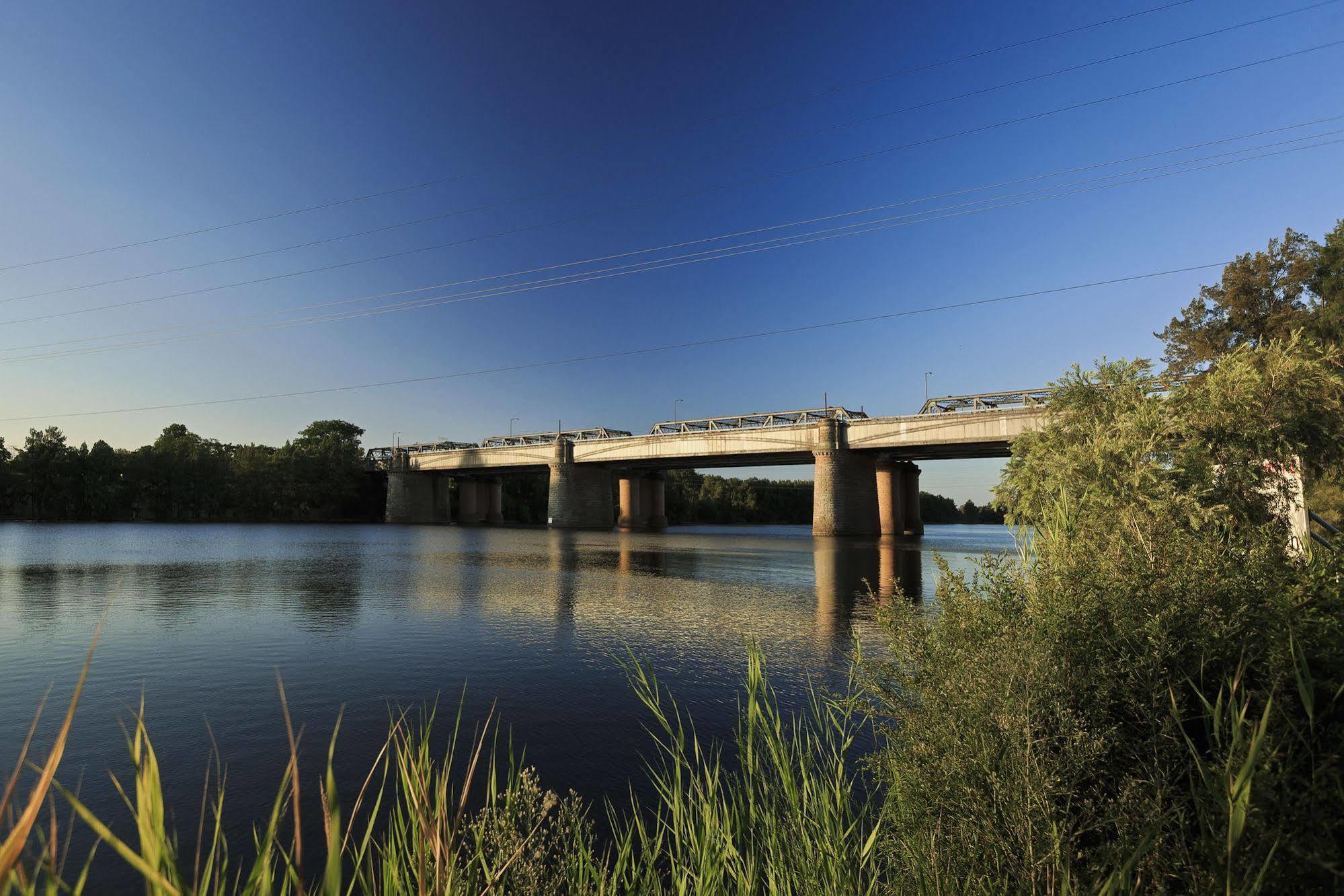 比格斯尼皮恩河假日公园 Emu Plains 外观 照片